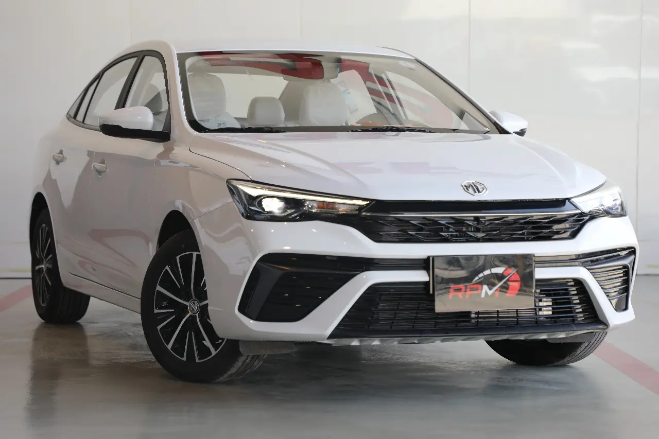 ام جي 5 ستاندر الشكل الجديد 2025